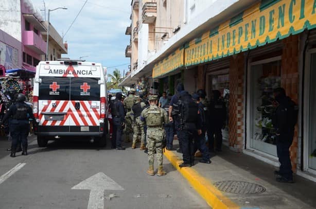 Sujetos intentan asaltar a hombre en centro de Veracruz; escolta lo impide | VIDEO