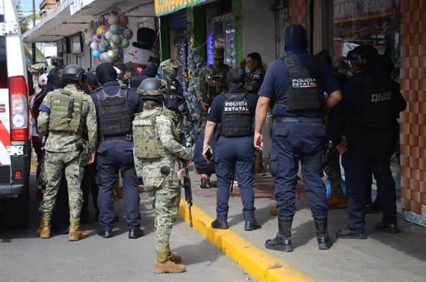 Sujetos intentan asaltar a hombre en centro de Veracruz; escolta lo impide | VIDEO