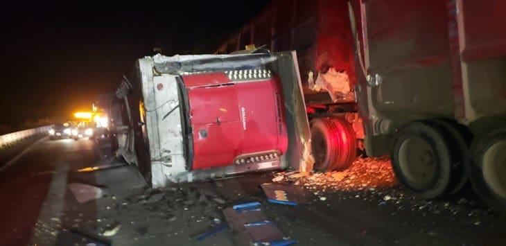 Se desprende caja de tráiler en la autopista Orizaba - Puebla