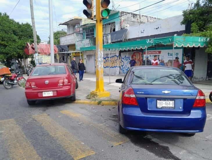 Mujer en Veracruz termina lesionada en accidente entre dos vehículos