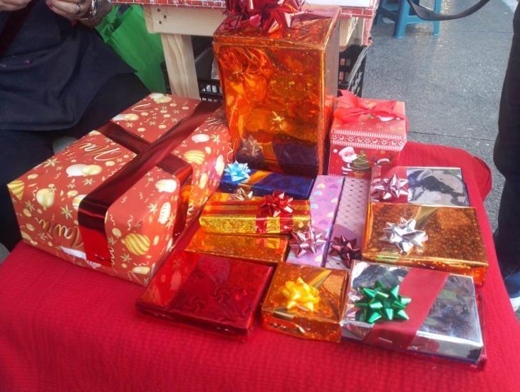 ¿La gente todavía envuelve los regalos? Esto dicen comerciantes de Veracruz