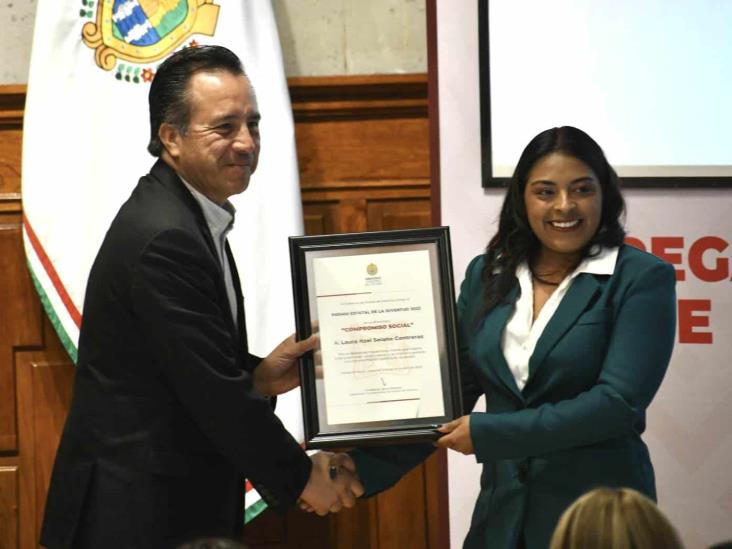 Entregan Premio Estatal de la Juventud 2023