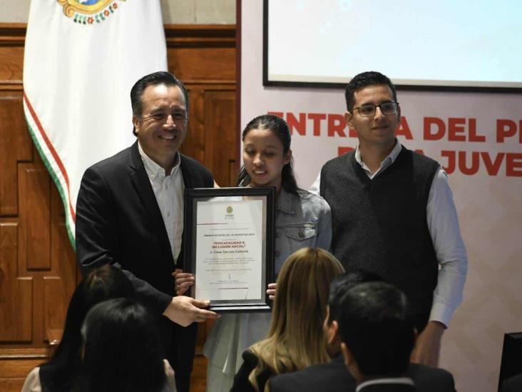 Entregan Premio Estatal de la Juventud 2023