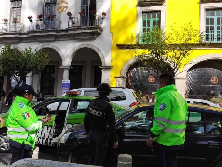 Furia al volante; estudiante de arte desata caos en Xalapa: choca patrulla y embiste autos