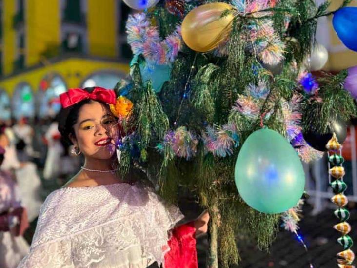 Tradicional rama veracruzana enciende la Navidad en Xalapa