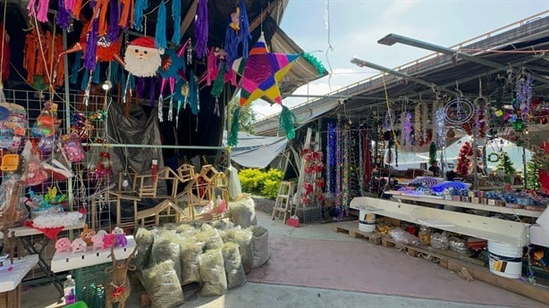 Comerciantes de artículos navideños reportan bajas ventas en Poza Rica