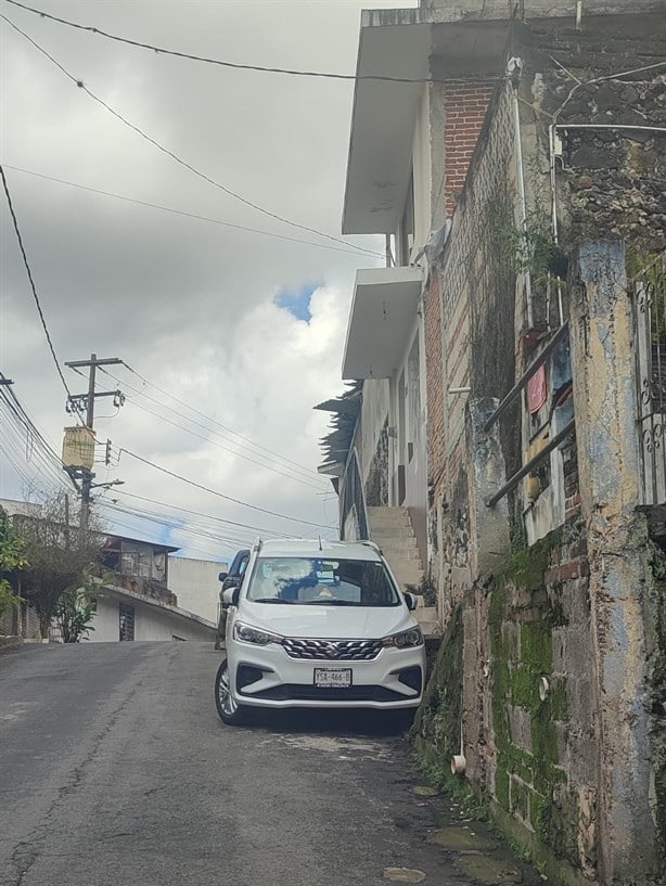 Invasión de banquetas en Xalapa: ¿Cuál es mi derecho sobre la acera de la casa?