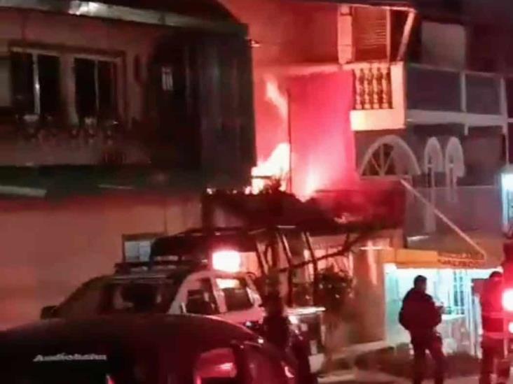 Bomberos logran controlar incendio, sin víctimas, en colonia de Xalapa