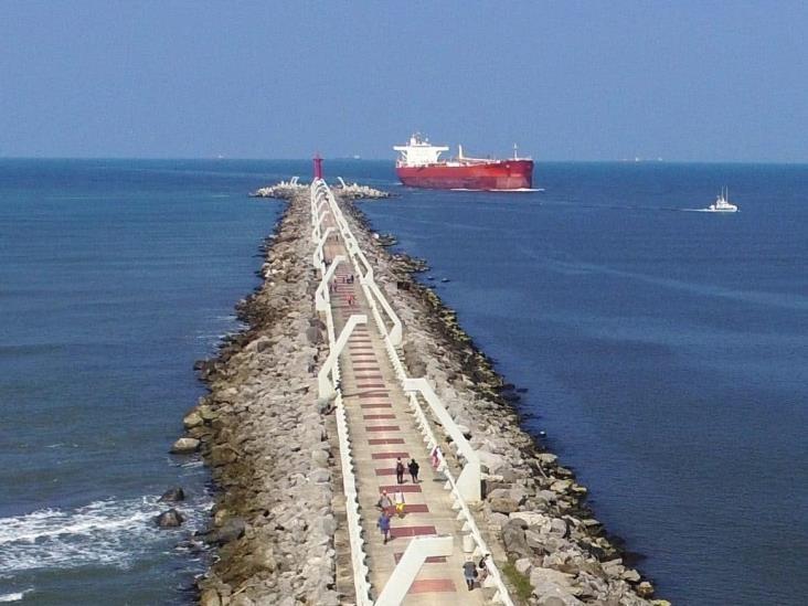 Puertos y polos de desarrollo, quedarán en manos de inversionistas mexicanos: AMLO
