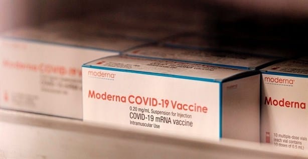 Recibe México primer lote de vacunas actualizadas de Moderna contra el covid