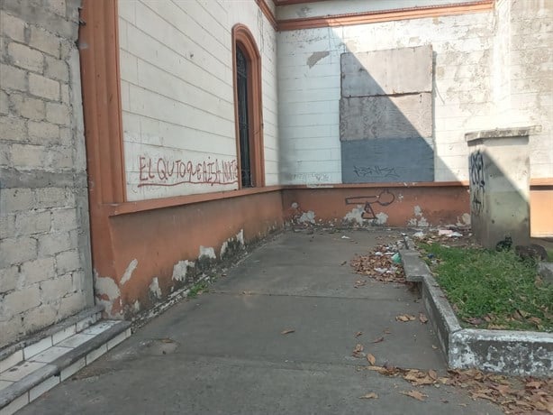 Personas en situación de calle buscan refugio esta Navidad en edificios abandonados de Veracruz