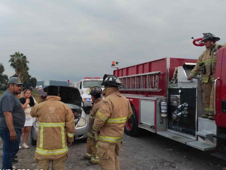 Auto estuvo a punto de incendiarse en la autopista Córdoba-Veracruz