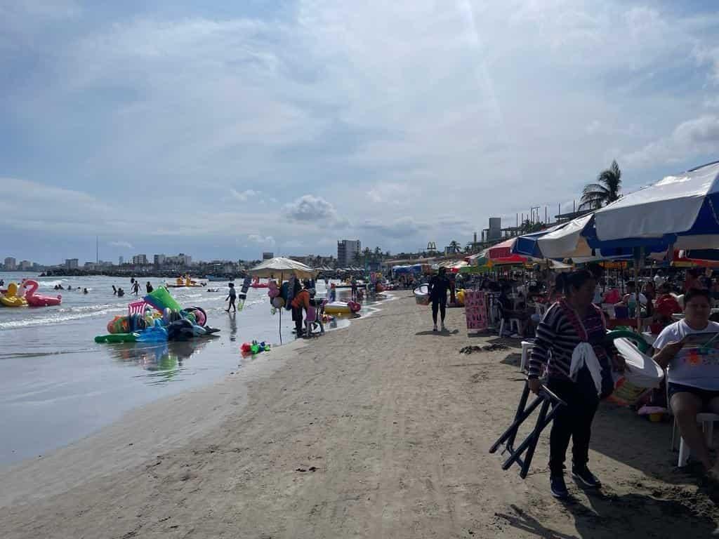 Se dispara afluencia de turistas en playas del Puerto de Veracruz