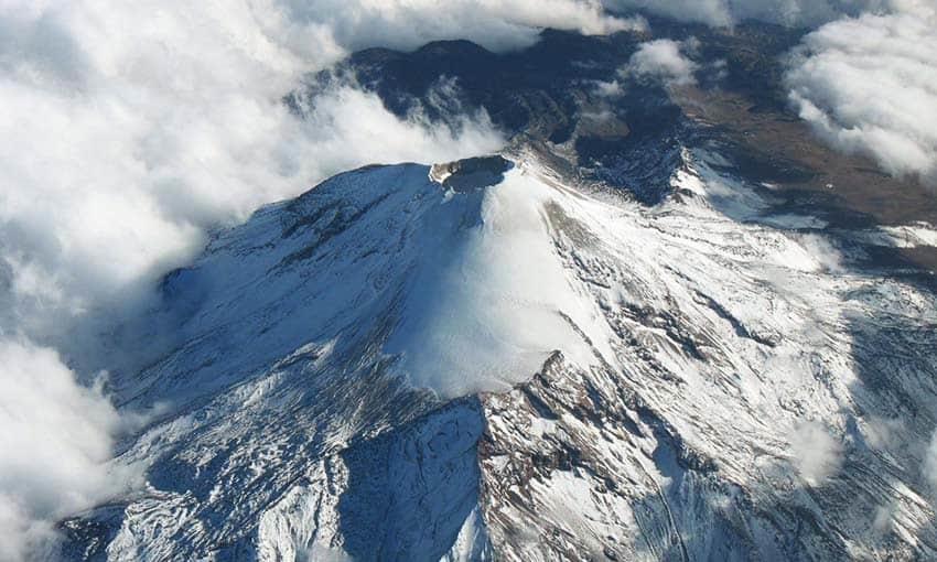 Alertan a alpinistas por nevada en el Pico de Orizaba