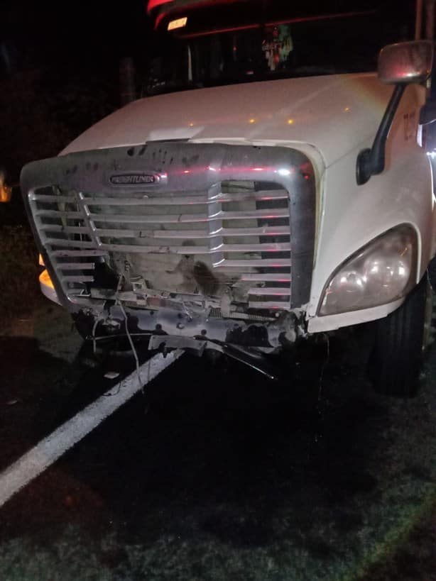 Conductor de tráiler sufre intento de asalto en carretera La Tinaja - Cosamaloapan