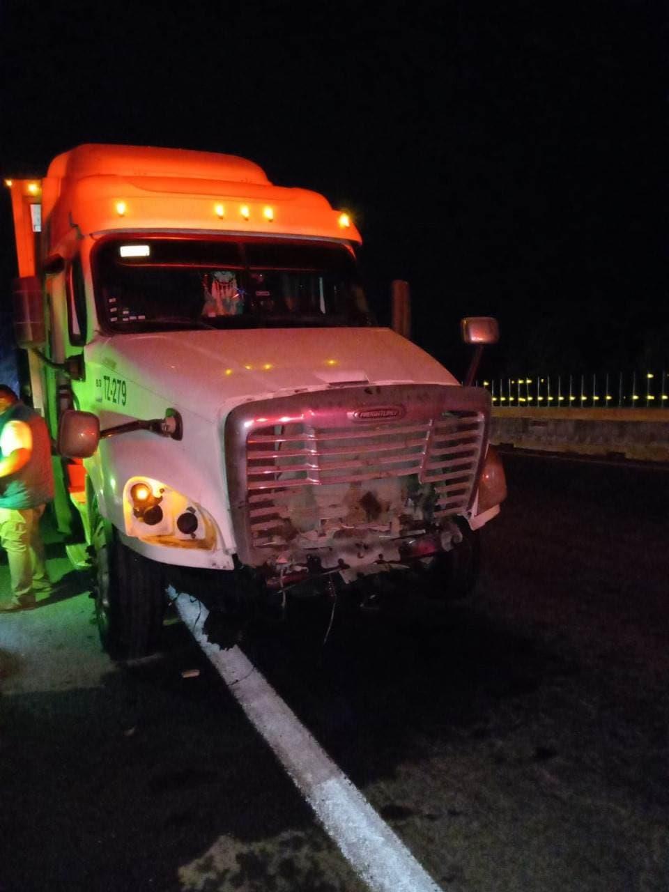 Conductor de tráiler sufre intento de asalto en carretera La Tinaja - Cosamaloapan
