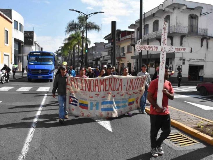 Caravana migrante continúa su camino por las altas montañas de Veracruz (+Video)