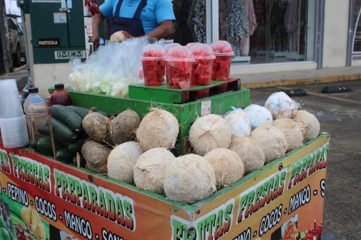 En Misantla, vendedores ambulantes de frutas con optimismo a aumentar ventas en 2024 