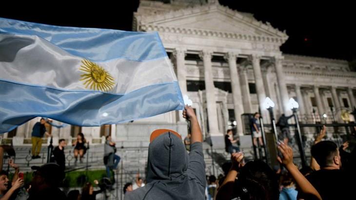 AMLO sobre protestas en Argentina: no caigan en la trampa de la violencia