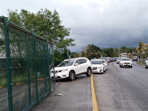 Largas filas a unas horas del plazo para la verificación vehicular en Veracruz