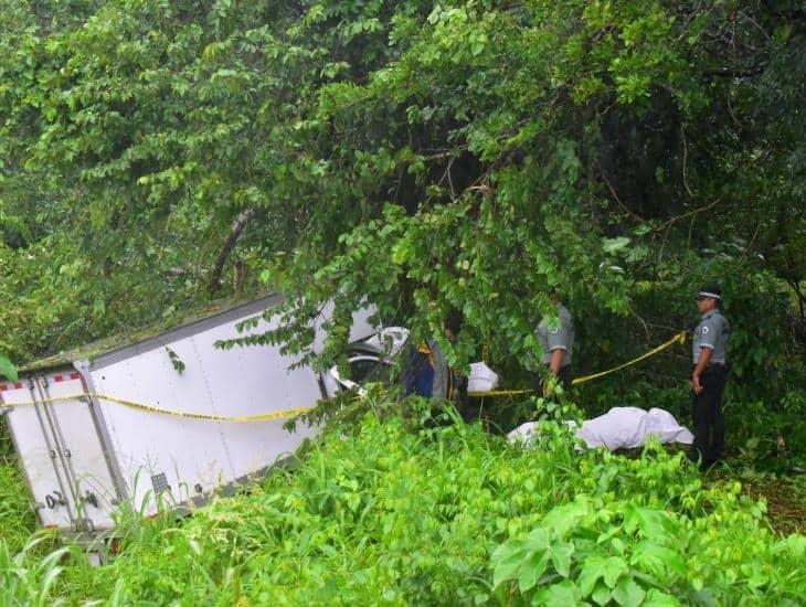 Volcadura en autopista del sur de Veracruz deja una persona sin vida | VIDEO