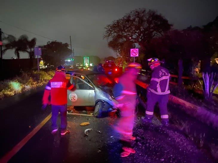 En Fortín, conductor choca su Chevy y se da a la fuga; manejaba ebrio