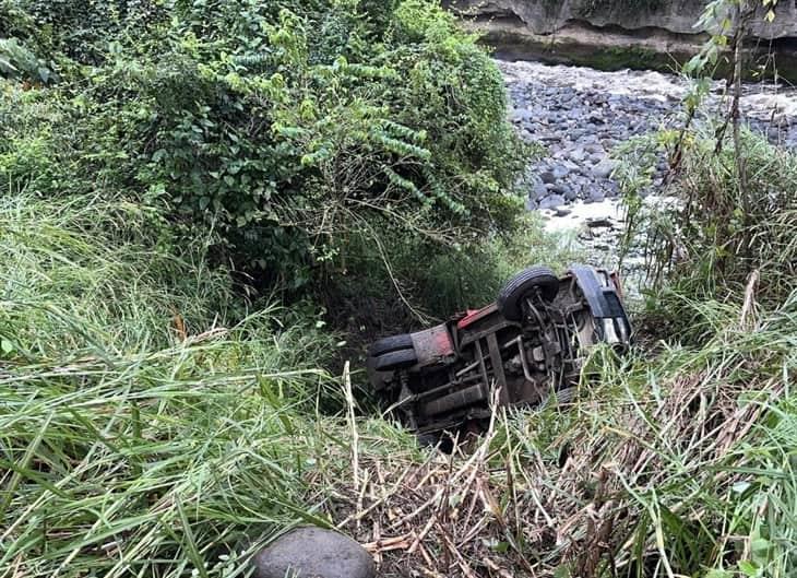 13 cortadores de caña sufren accidente en la carretera Paso Real de Córdoba