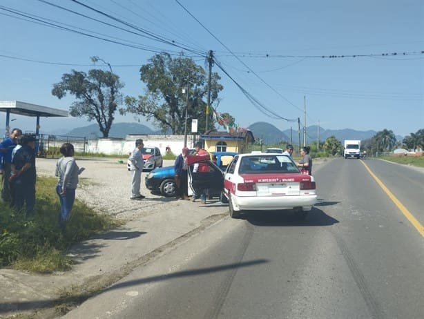 Tres lesionados y caos vial en Fortín tras accidente en carretera