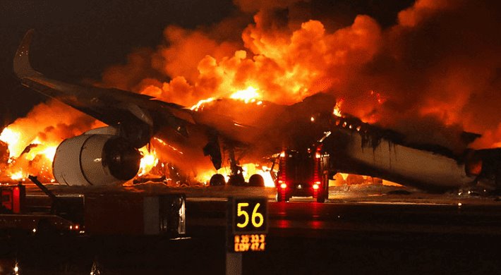 Avión con 379 pasajeros a bordo se incendia en Japón