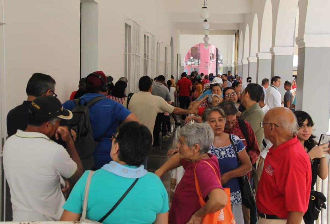 Largas filas para pagar el Predial en el Puerto de Veracruz