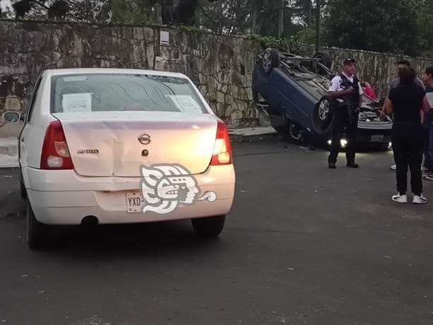 Aparatoso choque en calles de Orizaba deja 5 personas lesionadas (+Video)