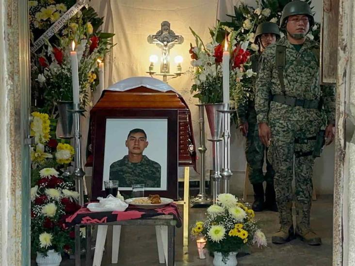 Cuerpo de militar fallecido en enfrentamiento en Nuevo Laredo llega a Coatzintla