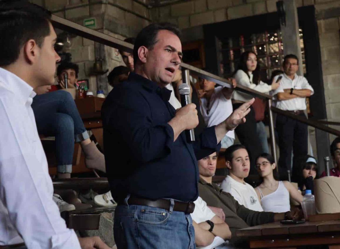 Pepe Yunes y los jóvenes