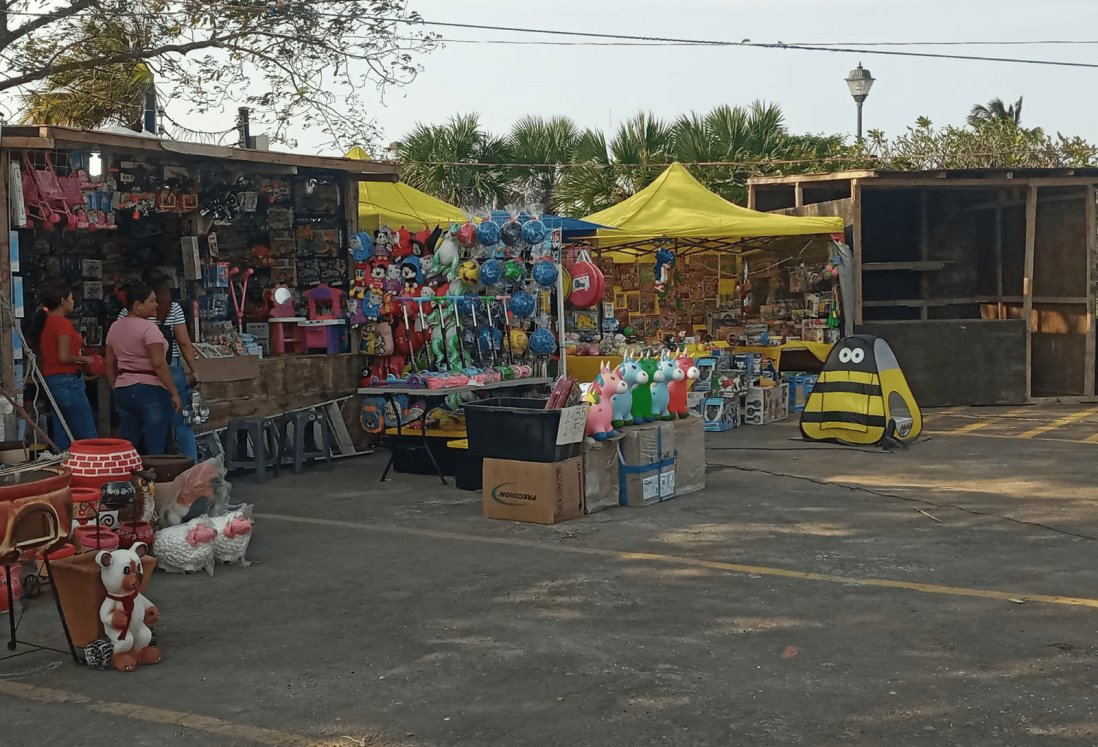¡Llegaron los Reyes al puerto de Veracruz! Mercado de juguetes en Reino Mágico