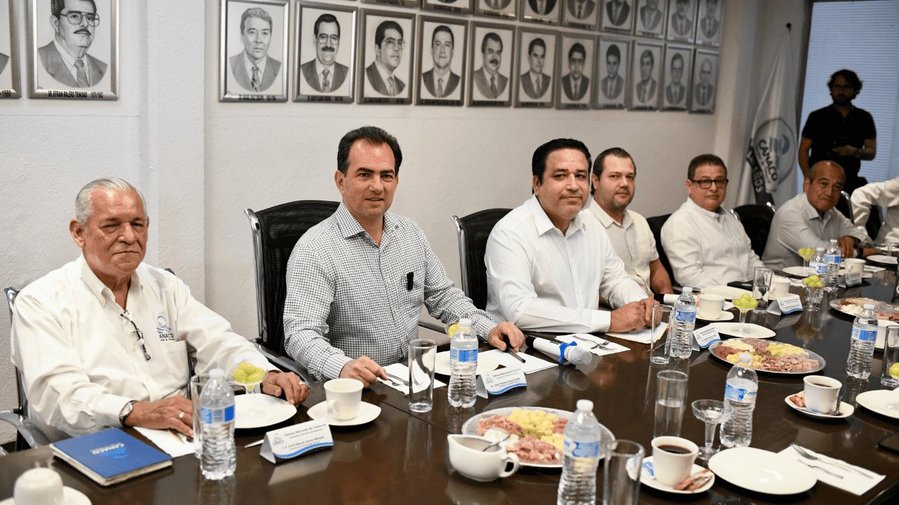 Pepe Yunes se reúne con empresarios de Veracruz