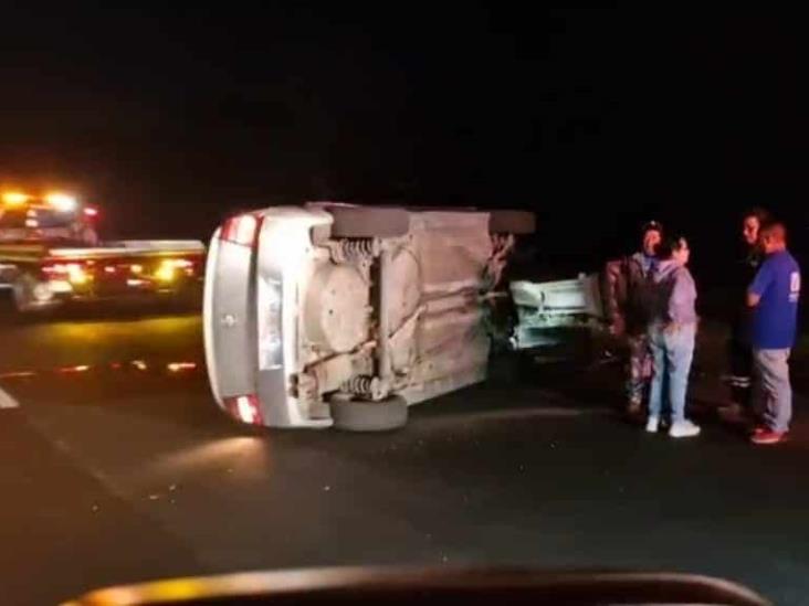 Volcadura en la autopista Orizaba-Puebla deja dos personas lesionadas
