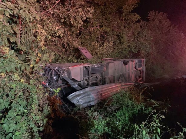 Vuelca autobús con ruta Coatzacoalcos-Xalapa; hay 10 heridos al menos