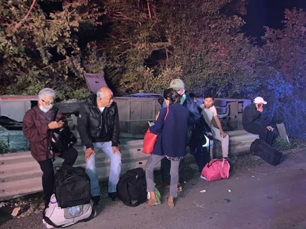 Vuelca autobús con ruta Coatzacoalcos-Xalapa; hay 10 heridos al menos