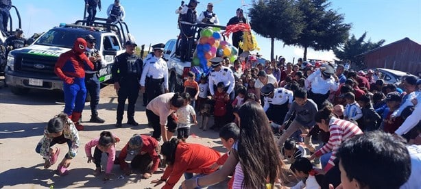 SSP Veracruz lleva juguetes a niños de Acajete