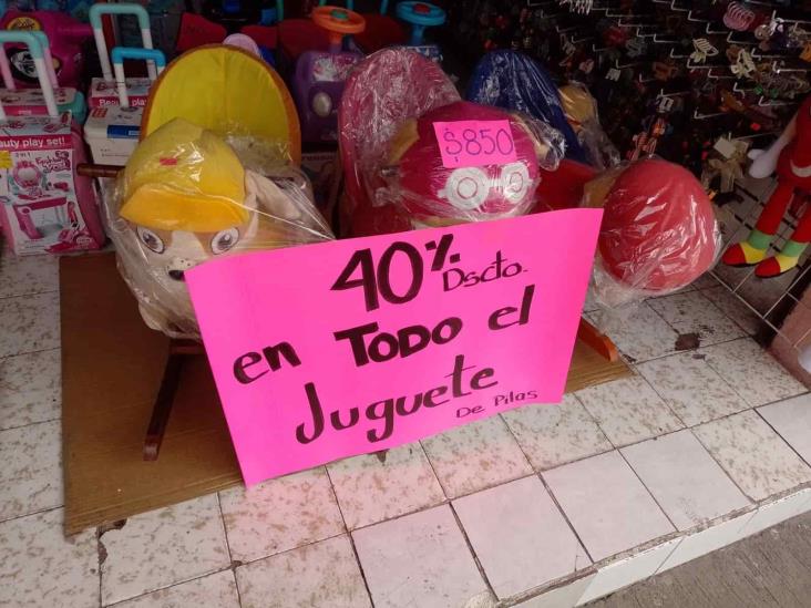 Comerciantes de Orizaba rematan juguetes este 6 de enero