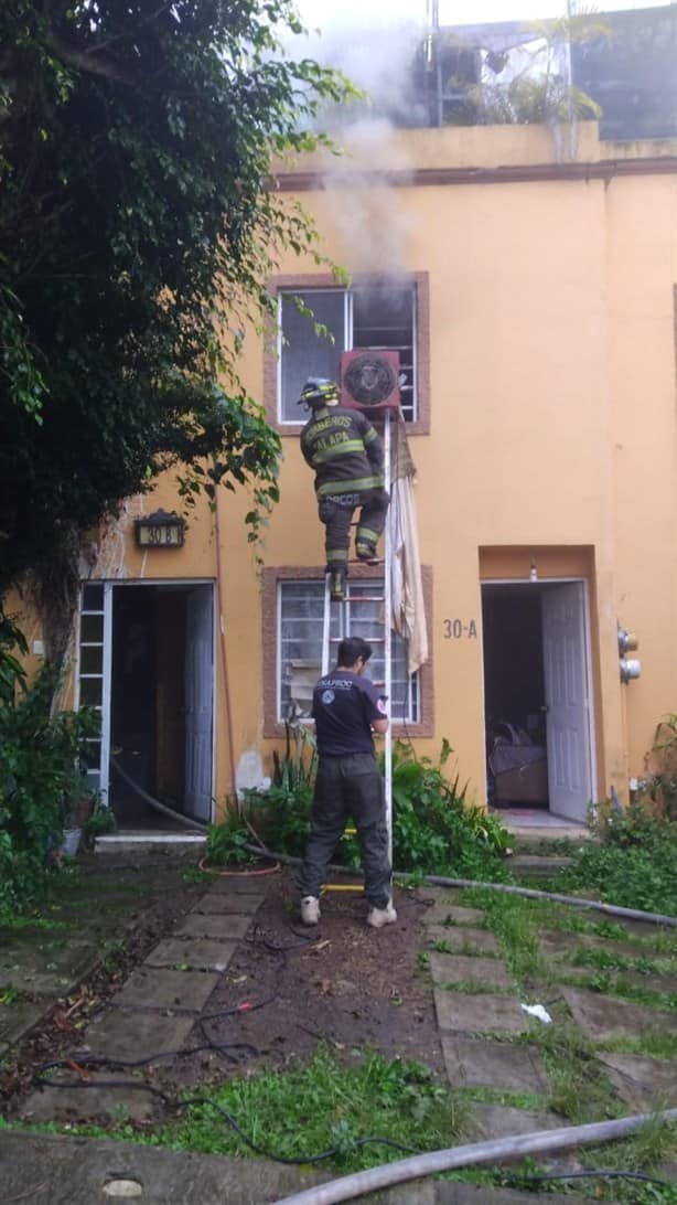 Incendio consume vivienda en fraccionamiento de Xalapa