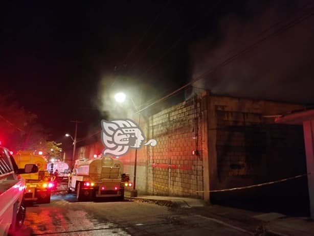 Incendio arrasa con bodega de reciclaje en Nogales (+Video)