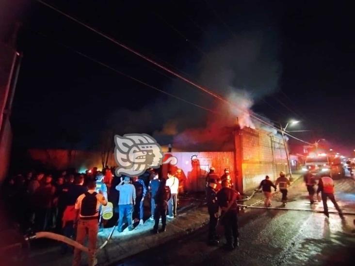 Incendio arrasa con bodega de reciclaje en Nogales (+Video)