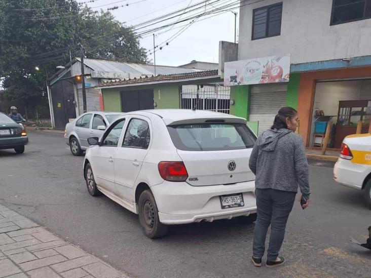 Choque entre auto y moto deja un lesionado, en Córdoba