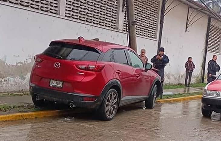 Se registra choque de camioneta contra poste de Telmex; jugaba carreritas