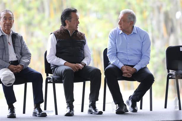 AMLO promete desde Veracruz dos reformas para garantizar pensiones y aumento al salario mínimo