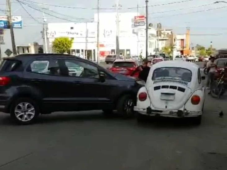 ¡Lunes de accidentes! Tres percances viales dejan cuantiosos daños en Xalapa