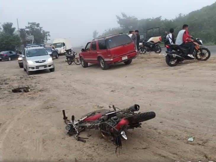 En Tres Valles adulto mayor pierde la vida en accidente entre una camioneta y una motocicleta