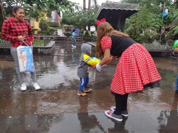 Por Día de Reyes, llevan regalos a niños de Misantla