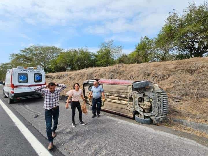 Volcadura en la Córdoba-Veracruz deja tres mujeres lesionadas
